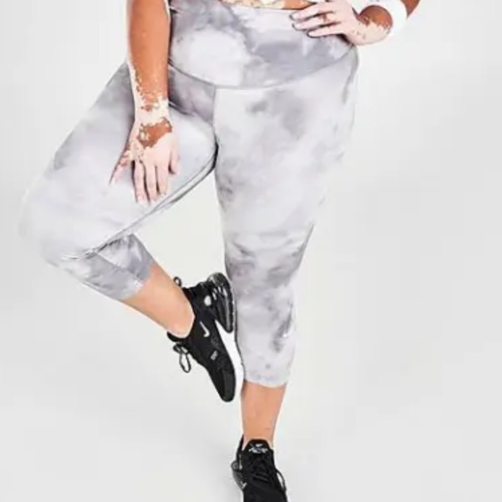 Nike One Icon Clash Women’s Cropped Plus
Leggings 1X